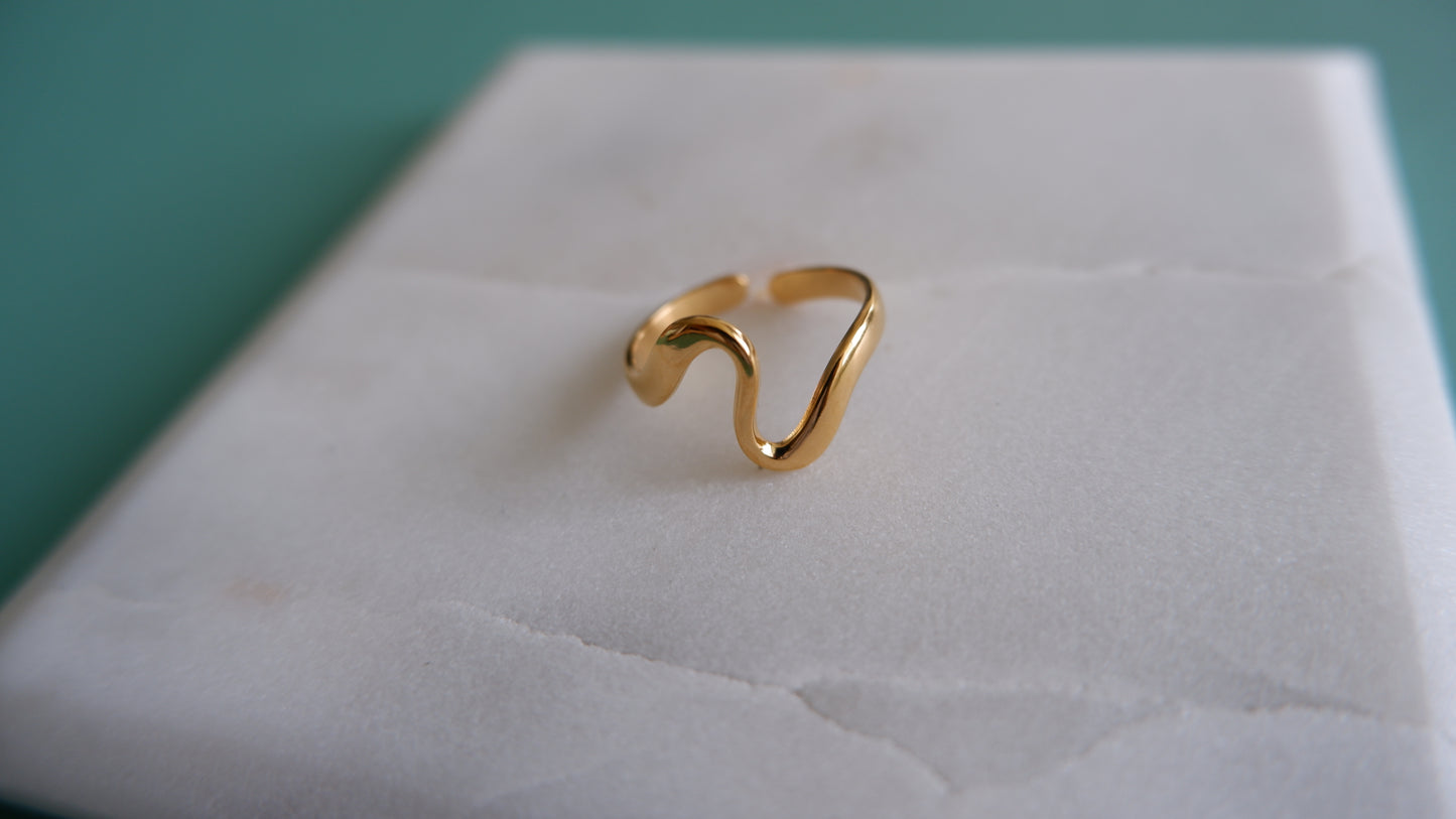 Waves Ring